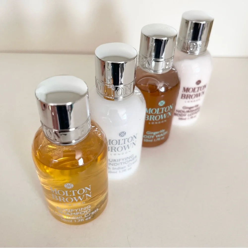 Hold New Molton Brown travel set